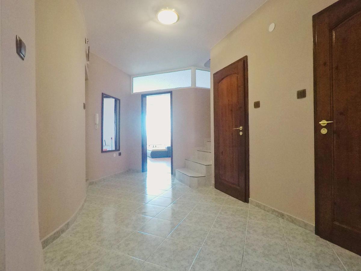 Spacious And Bright Maisonette Varna Center ภายนอก รูปภาพ