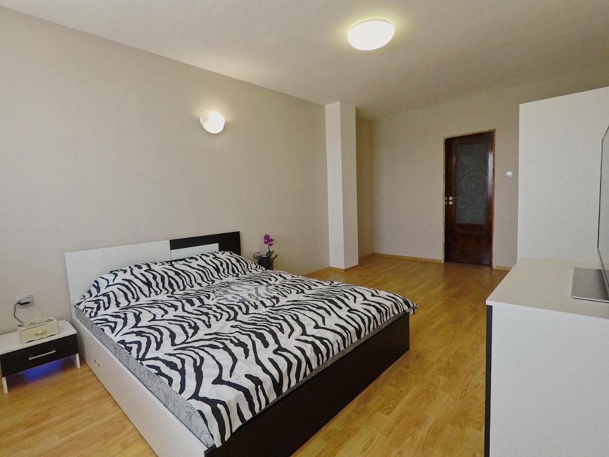 Spacious And Bright Maisonette Varna Center ภายนอก รูปภาพ